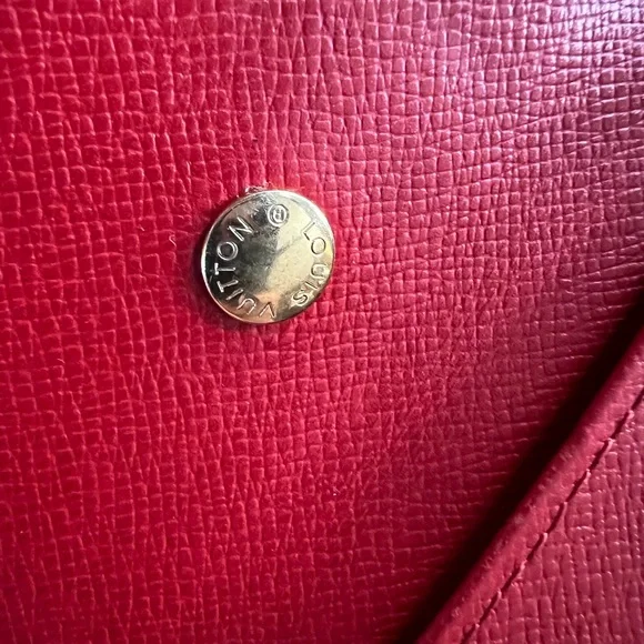 Louis Vuitton 4 Ring Epi Key Holder - Picture 10 of 15